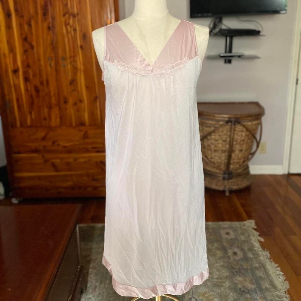 Vanity Fair Vintage Pink Lace Trim Nightgown Sleeveless Chemise USA Made Size M